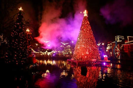Dollywood’s Smoky Mountain Christmas (Nov. 10 – Dec. 30)